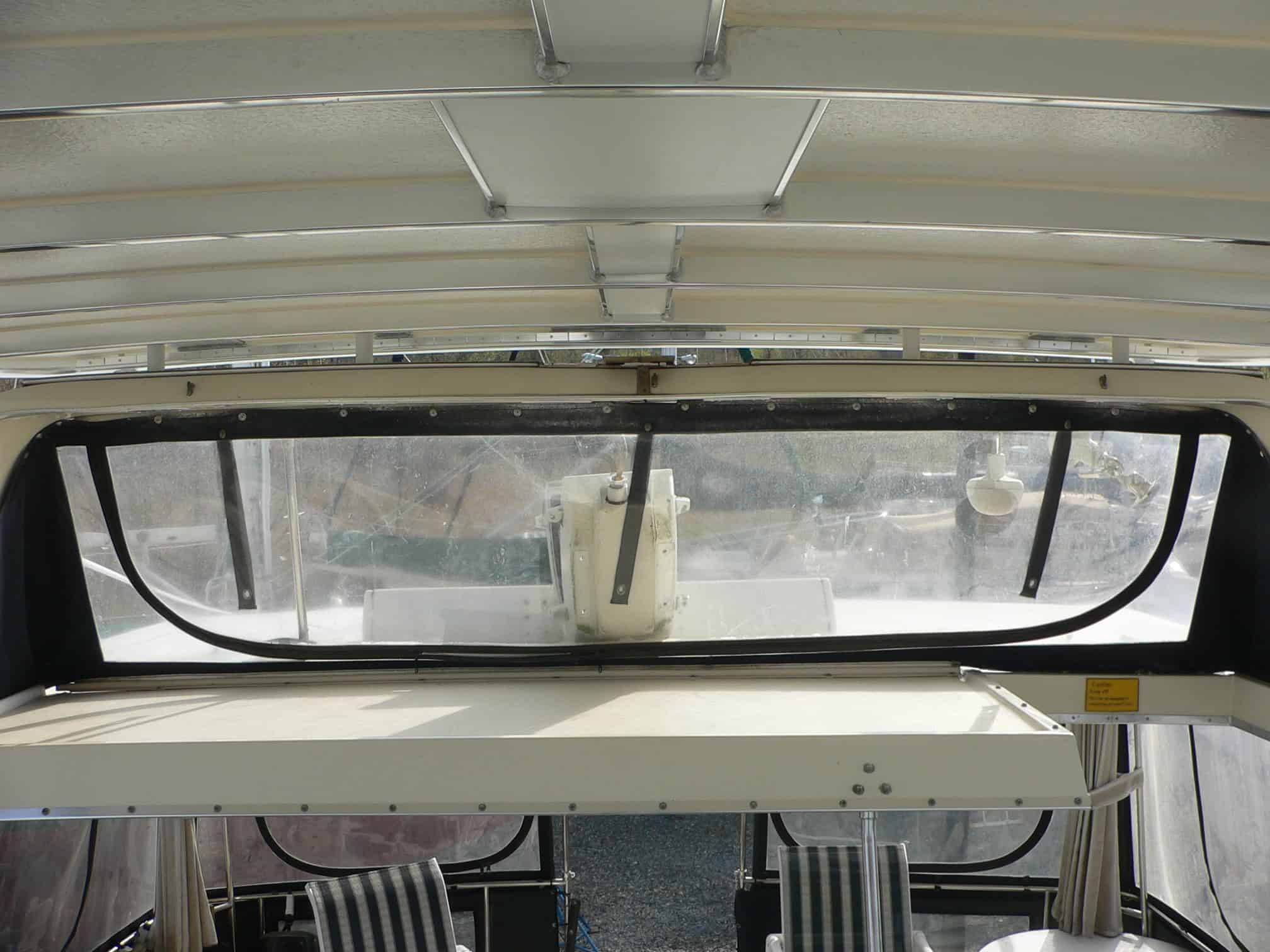 Tollycraft 44/45 Cockpit MY Top 1986 image 1