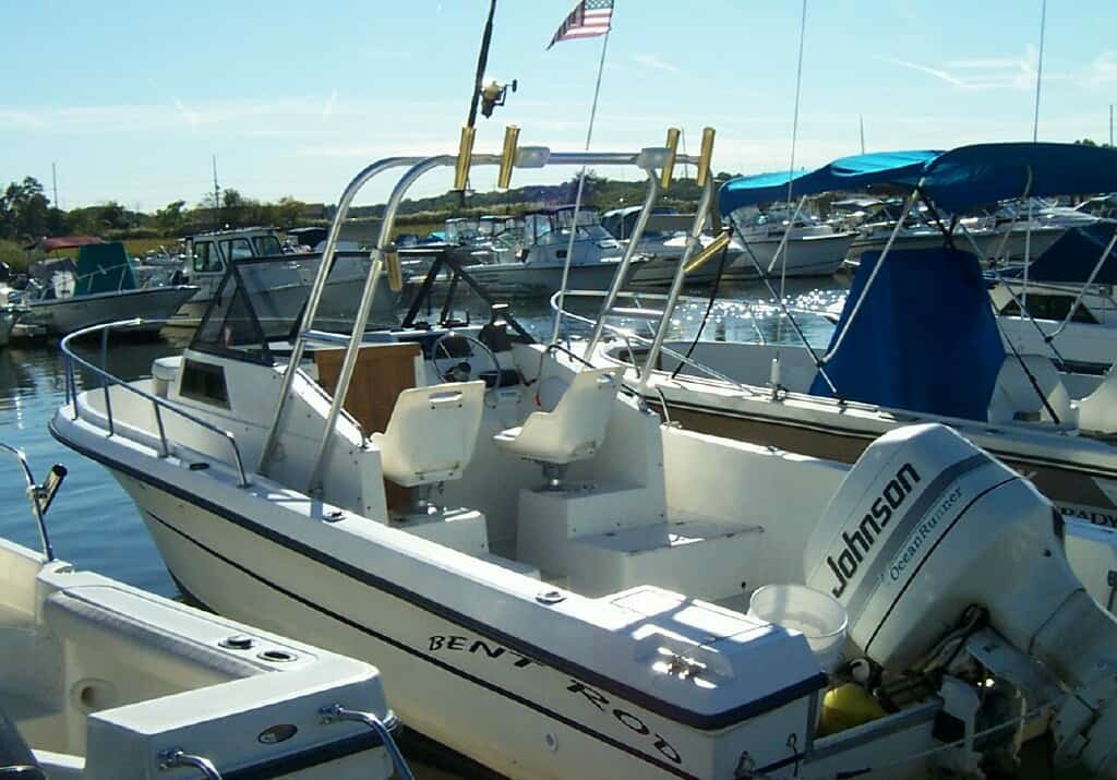 Angler Boats 220 Walkaround Arch 1989 image 1