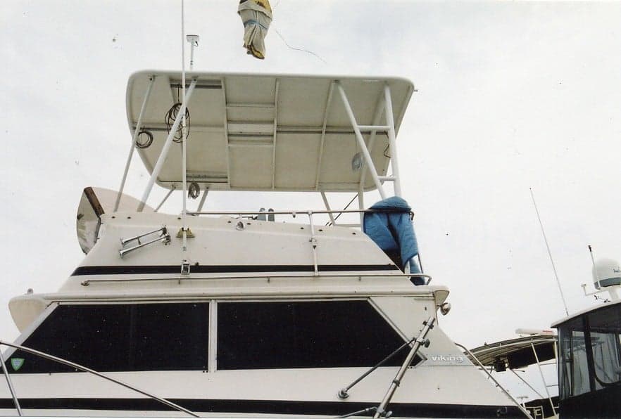 Viking 40 Sedan Top 1981 image 1