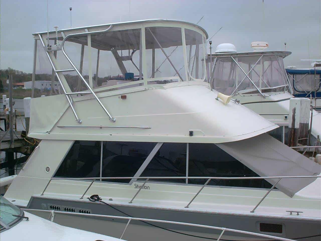 Silverton 40 Convertible Top 1985 image 1