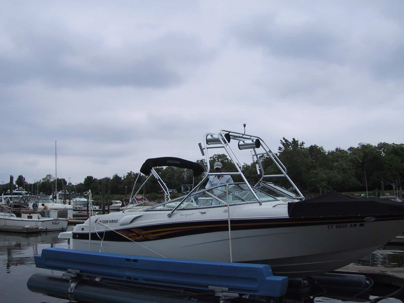 Four Winns 260 Horizon image 1