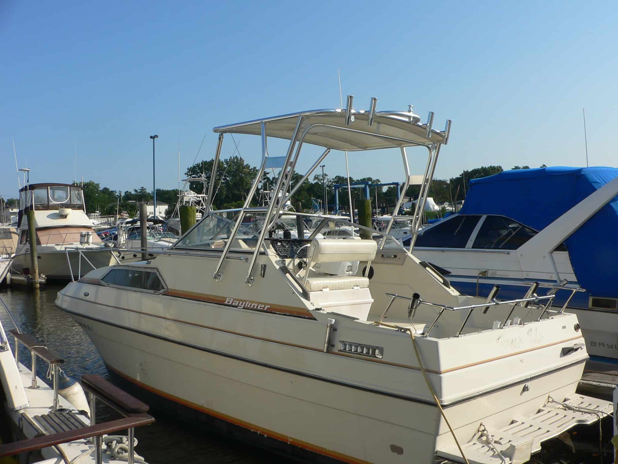 Bayliner 2750 Victoria Top 1981 image 1