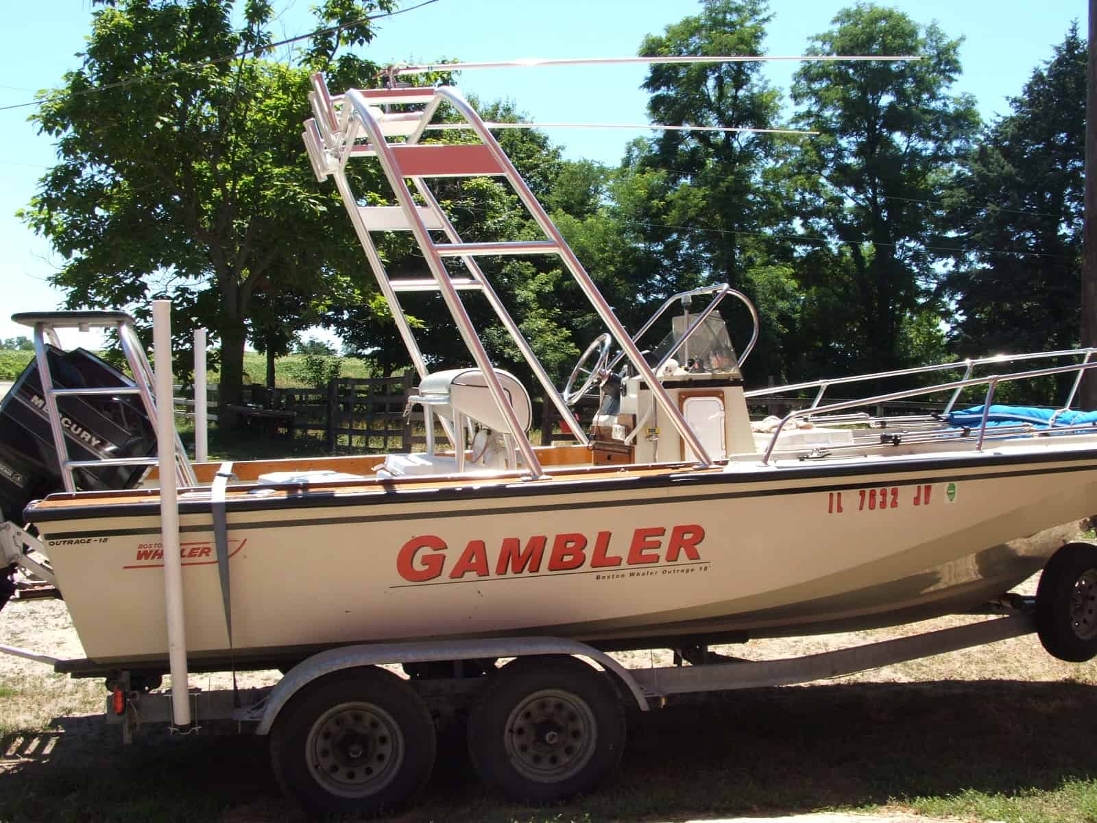 Boston Whaler 18-19 Outrage Arch 1982 image 1