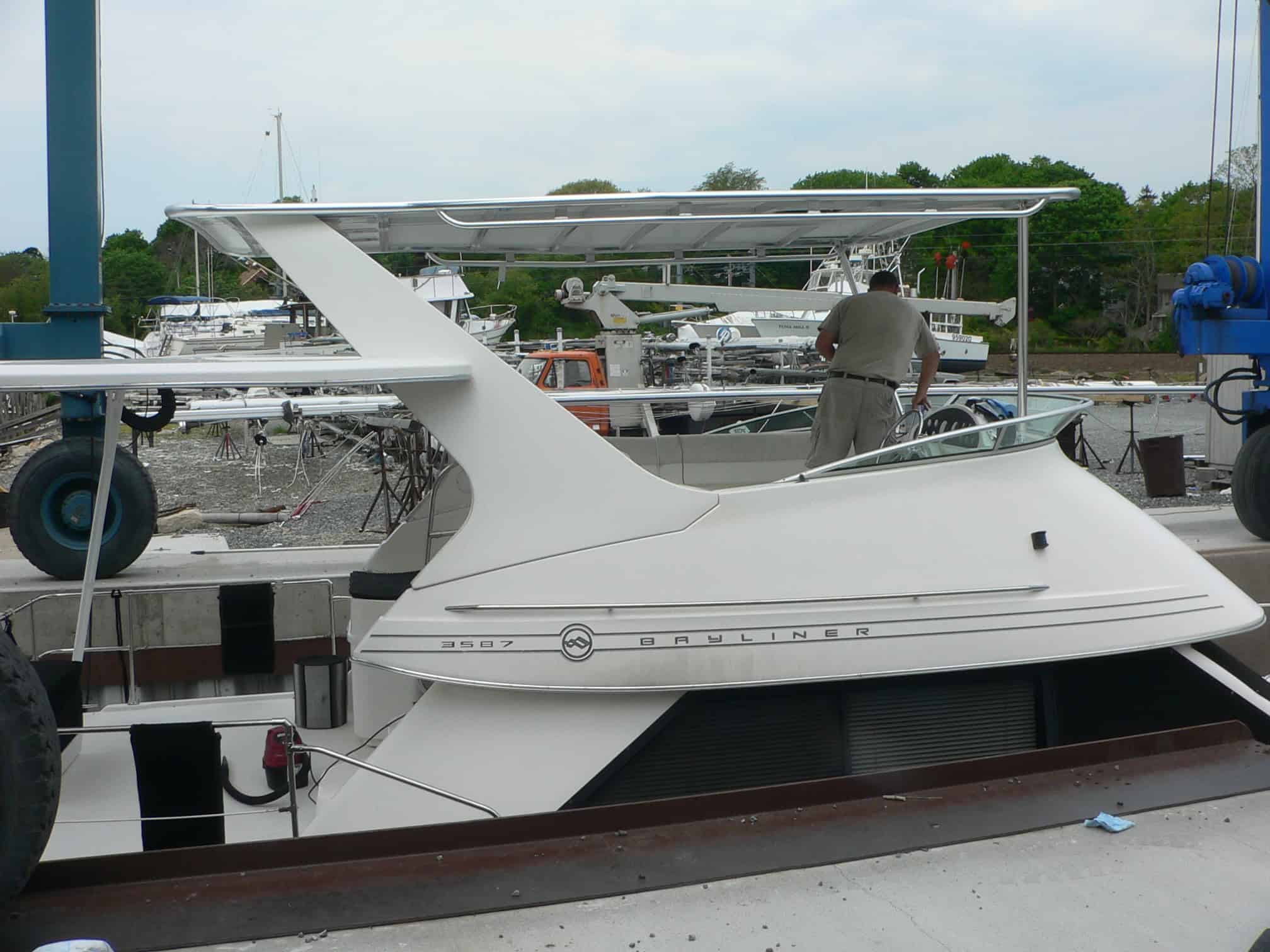 Bayliner 3587 Motor Yacht Top 1995 image 1