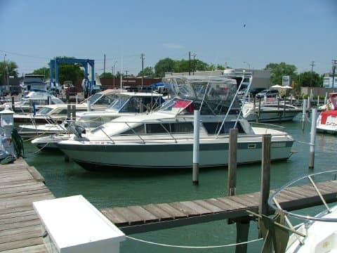 Silverton 29 Sport Cruiser Arch 1985 image 1