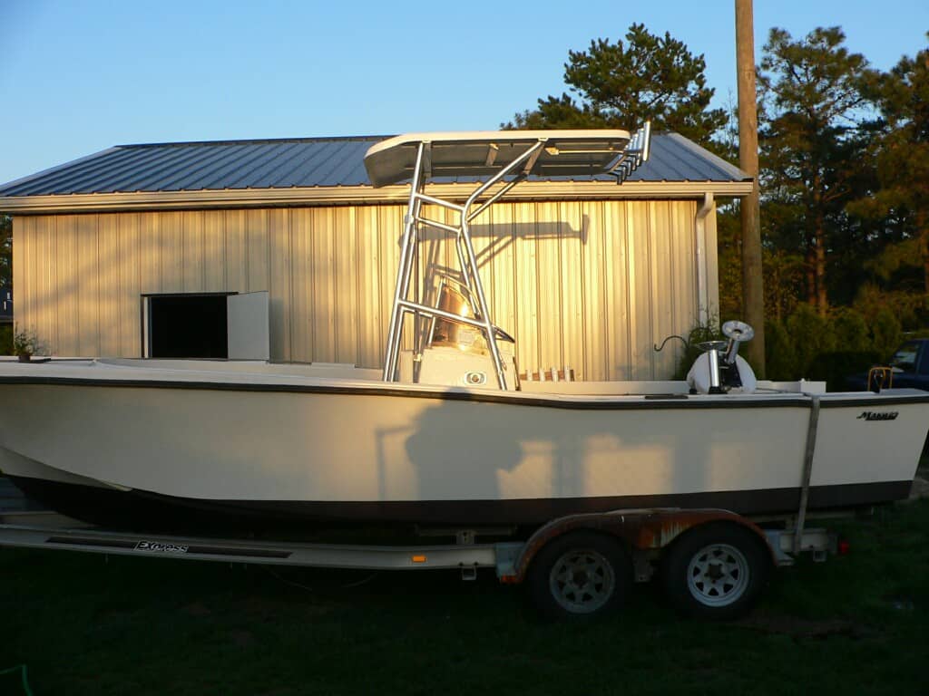 Mako 23 Center Console T-Top image 1