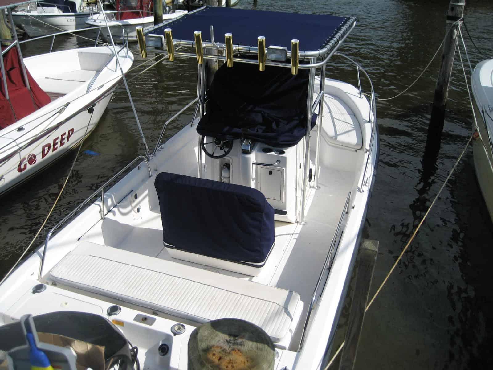 Boston Whaler 220 Dauntless T-Top 2000 image 1