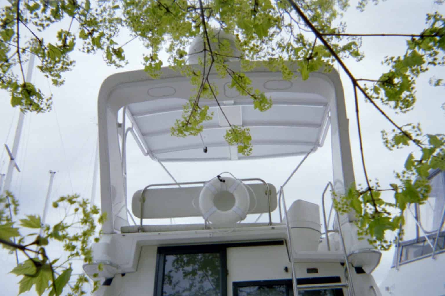 Bayliner 3258 Command Bridge Top 1995 image 1
