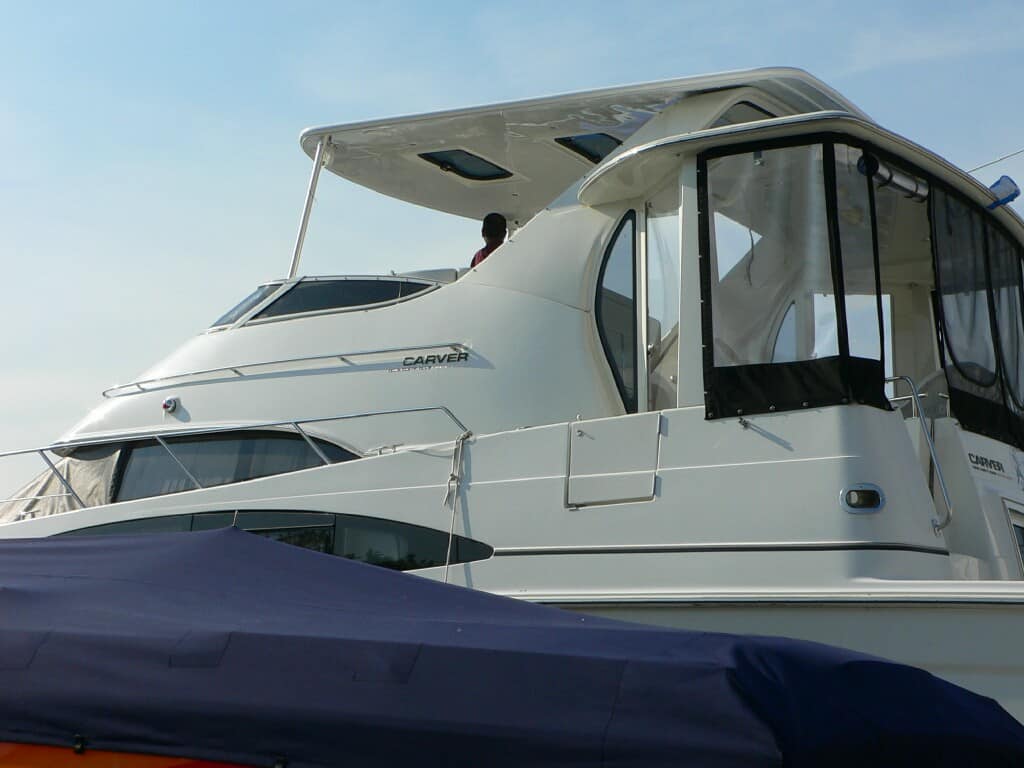Carver 444 Cockpit Motoryacht Top 2001 image 1