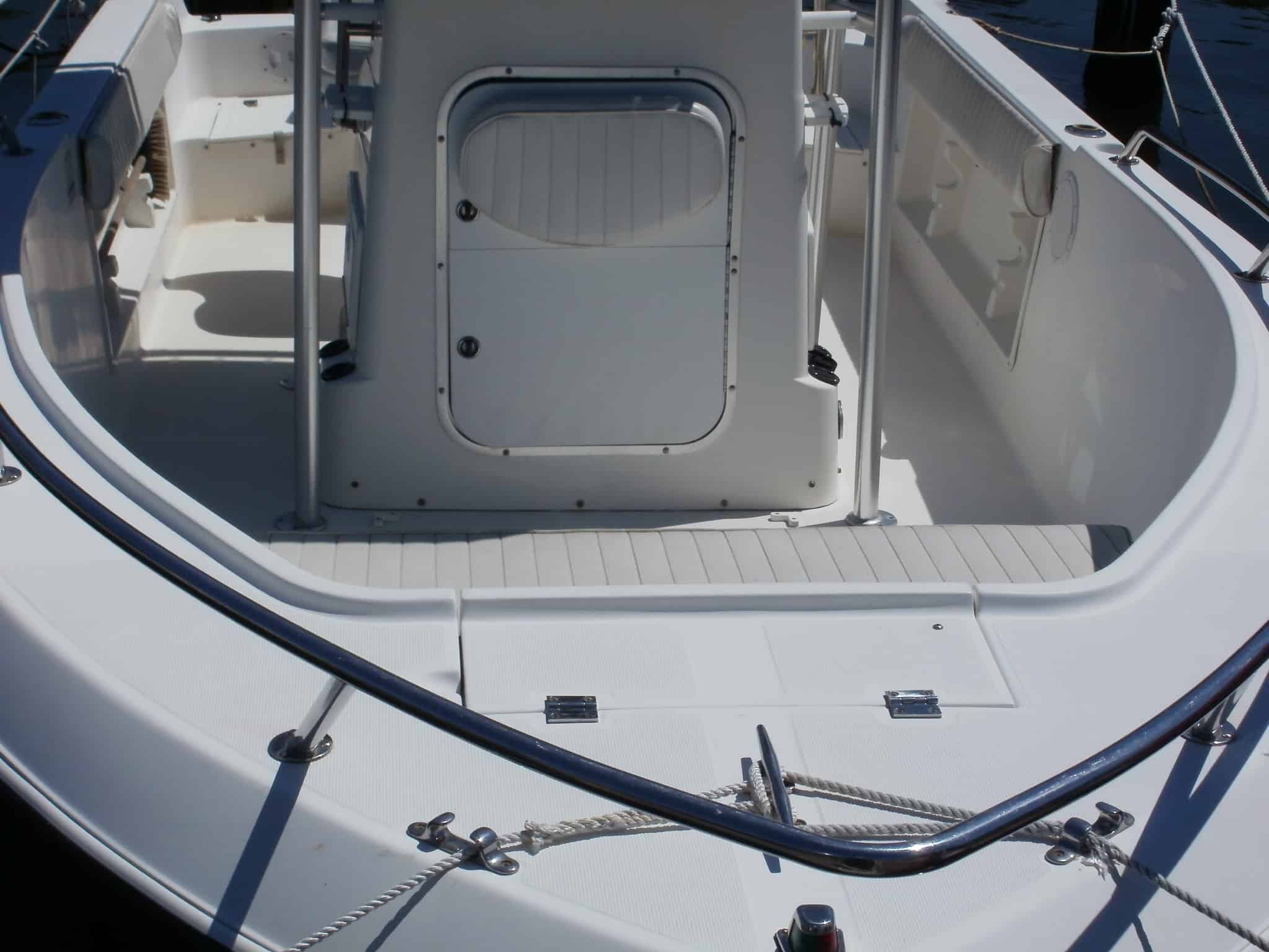 Robalo 18 T-Top image 1