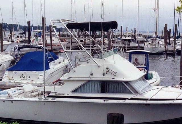 Bertram 28 Flybridge Cruiser Arch 1971 image 1
