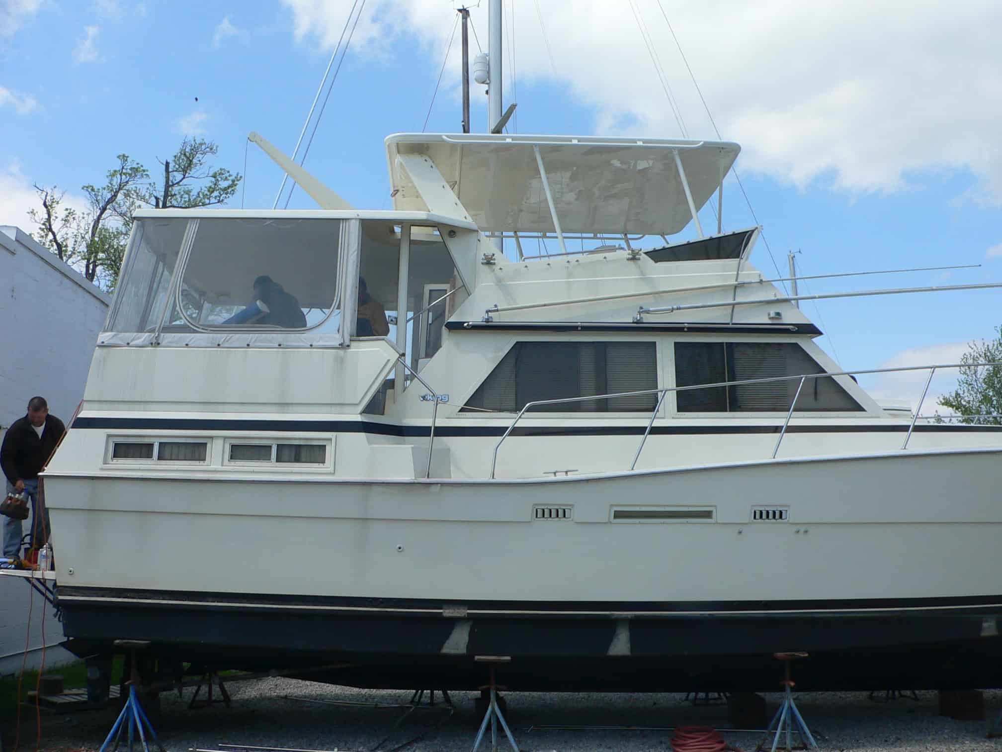 Viking 44 Motor Yacht Top image 1