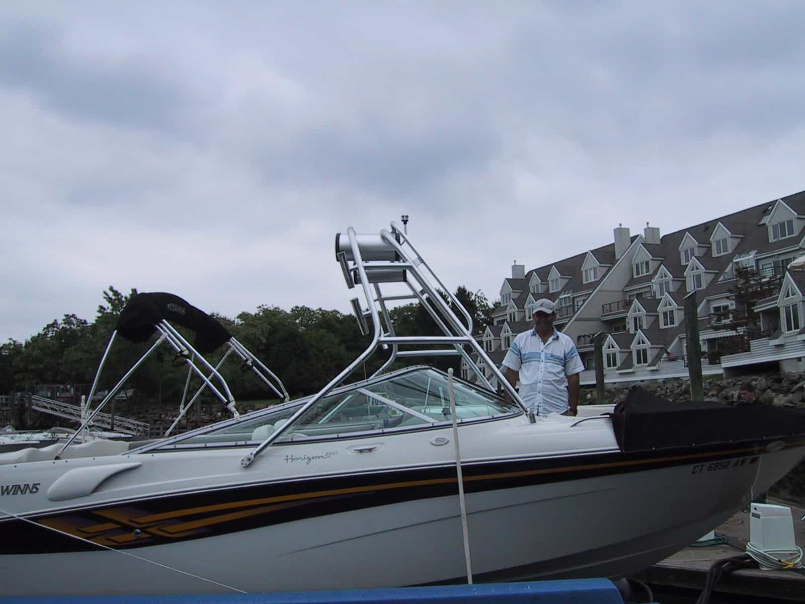 Four Winns 260 Horizon image 1