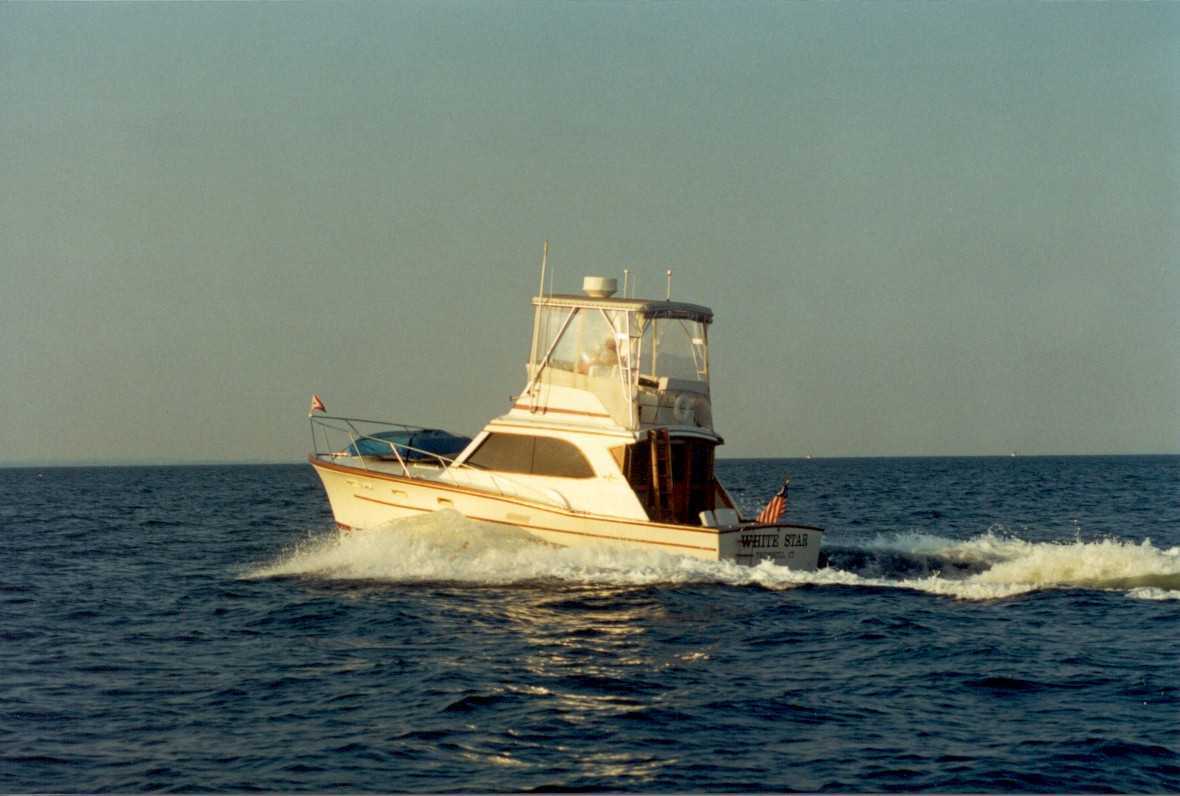 Egg Harbor 40 Sedan Top 1975 image 1