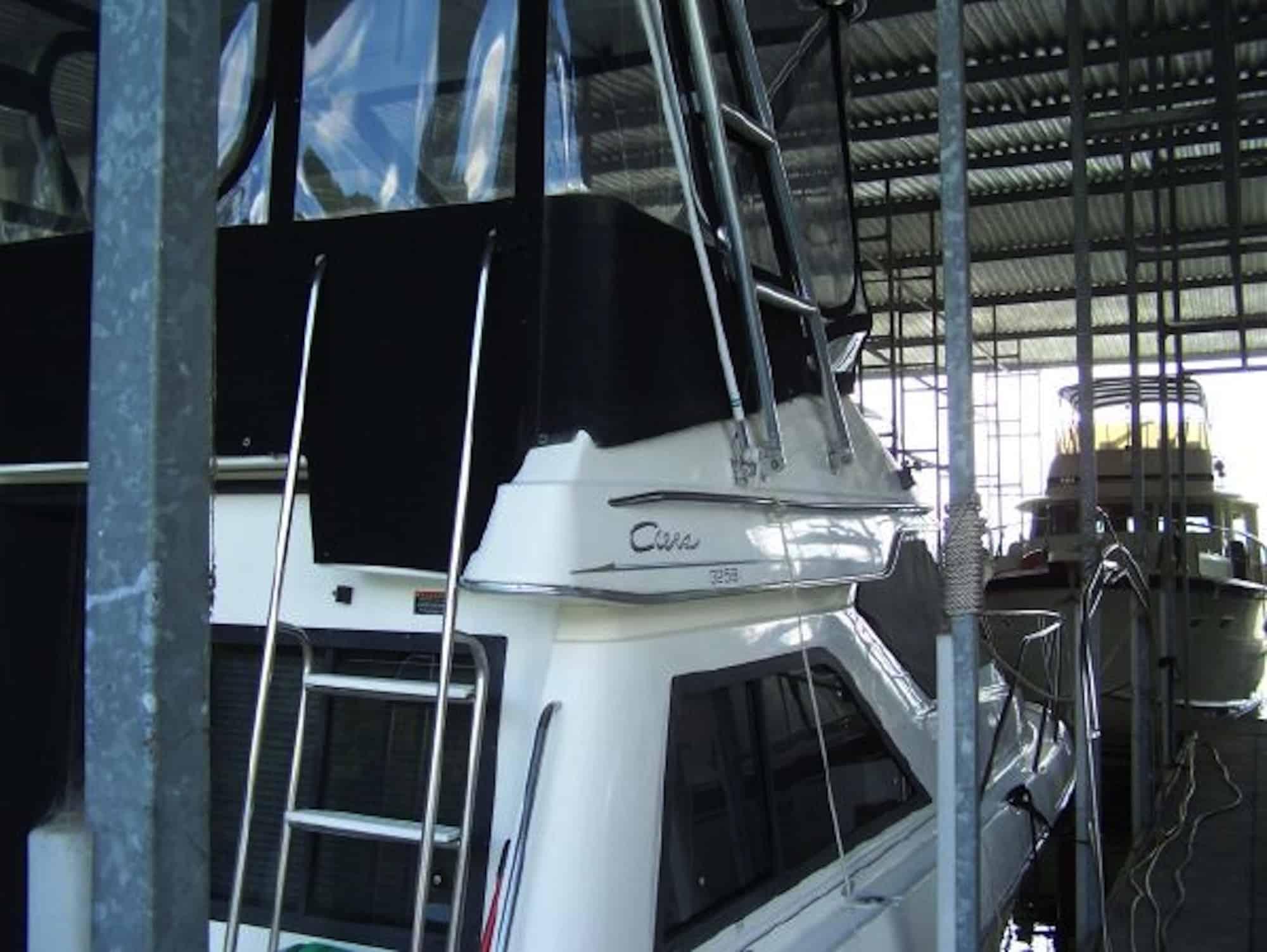 Bayliner 3258 Command Bridge Top 1995 image 1