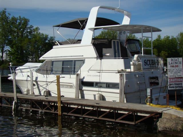 Carver 36/370 Aft Cabin Arch 1990 image 1