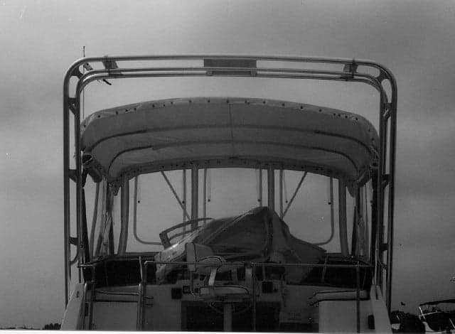 Trojan 30 Flybridge Sedan Arch 1979 image 1
