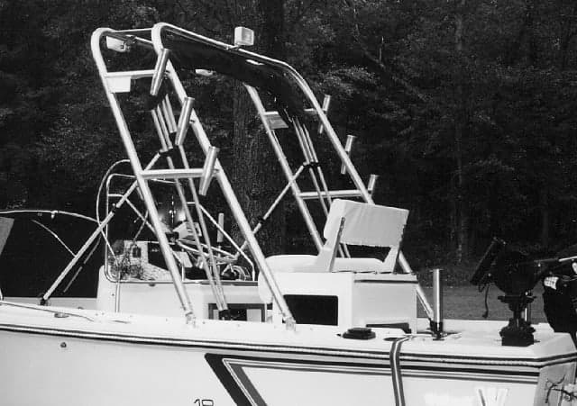 Wellcraft 18 Fisherman Arch 1981 image 1