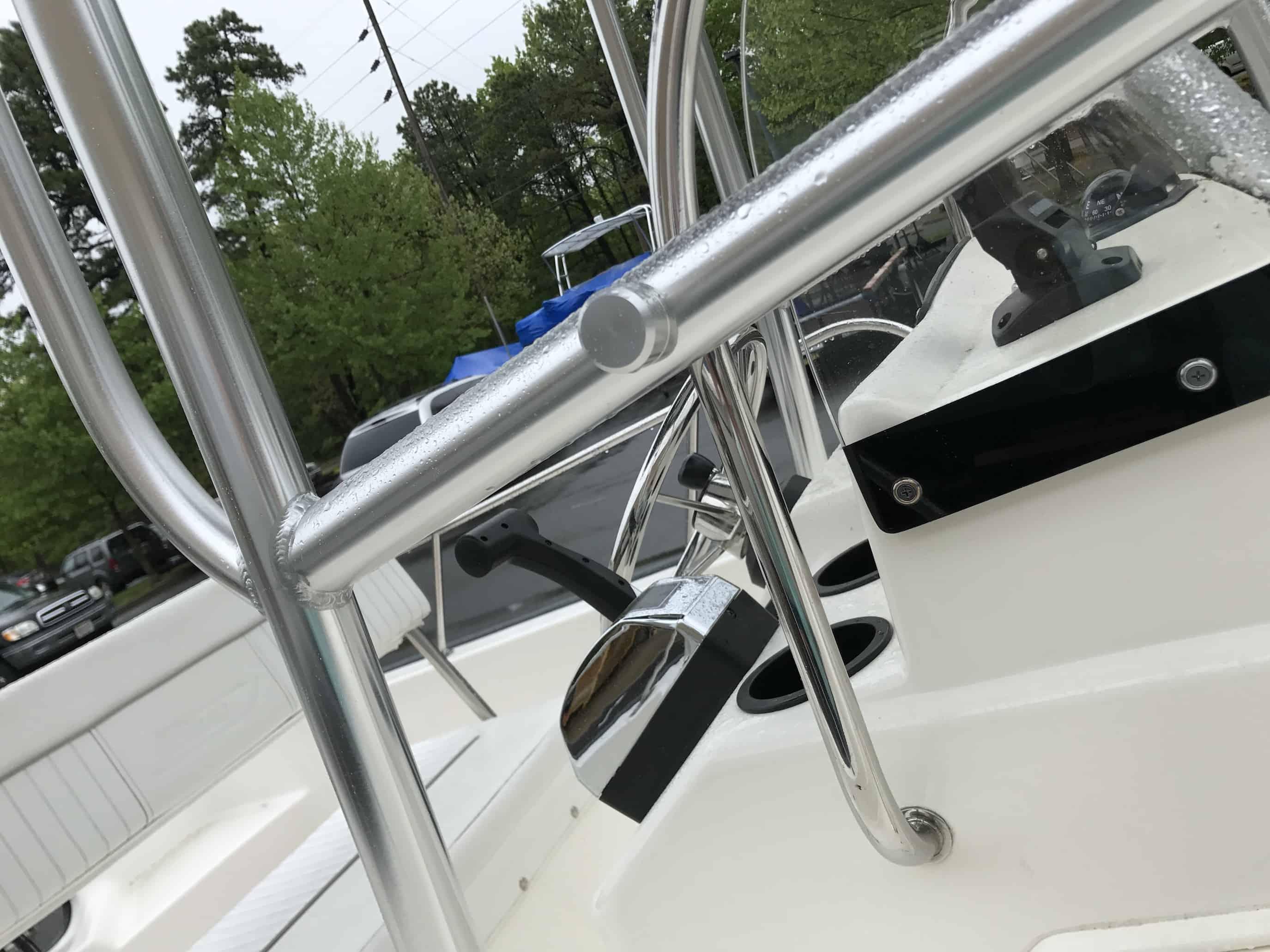 Boston Whaler T-Top 2006 image 1