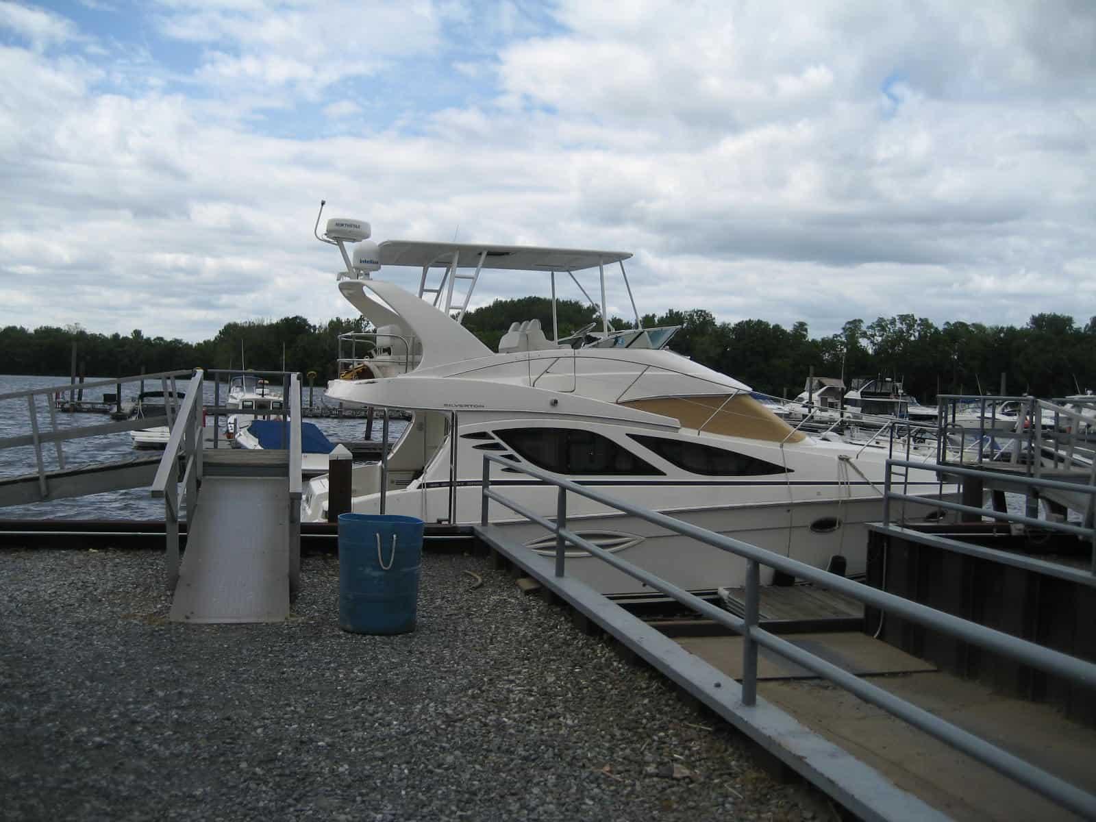 Silverton 38 Sport Bridge Top 2005 image 1