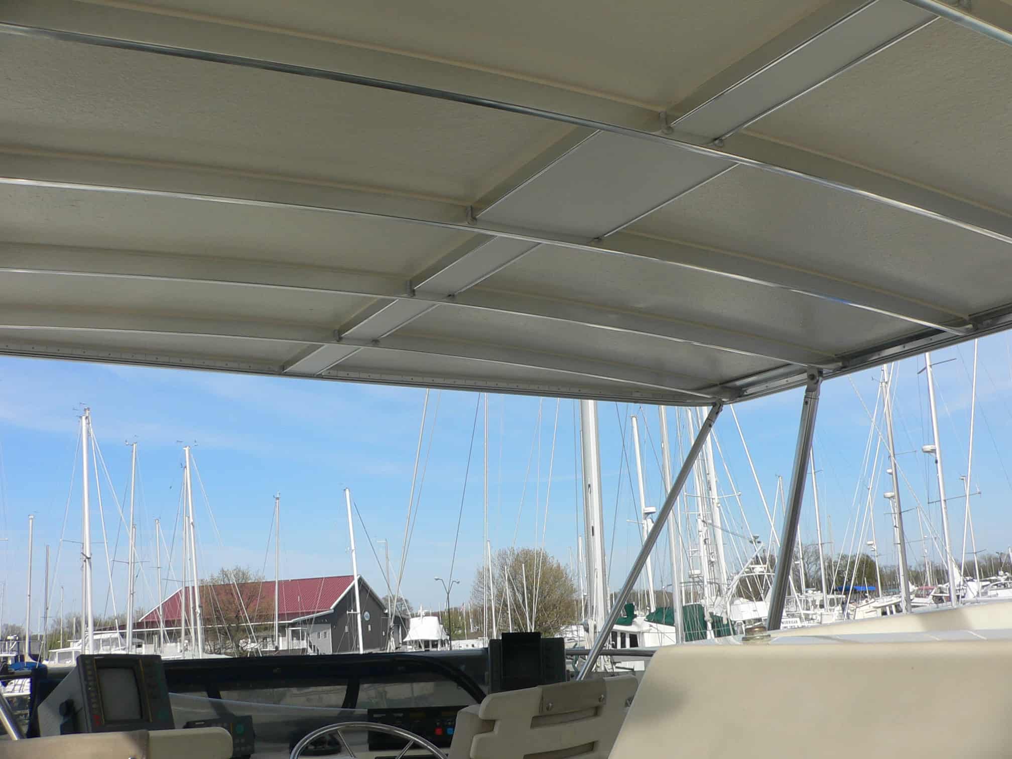 Tollycraft 44/45 Cockpit MY Top 1986 image 1