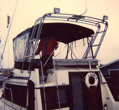 Carver 28 Mariner/ Voyager Arch 1983 image 1