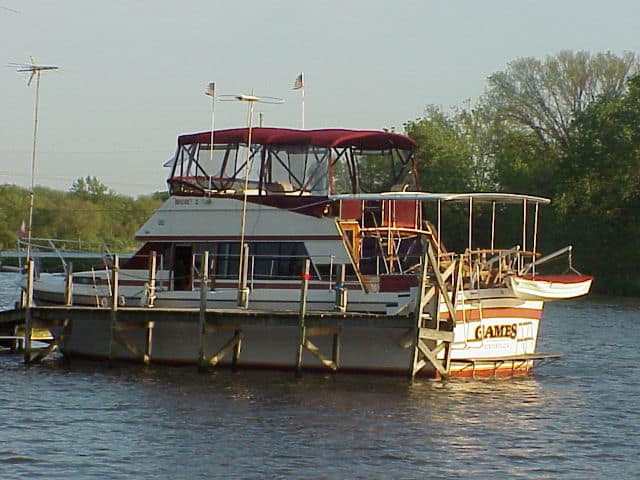 Bayliner Bodega Aft Deck Top image 1