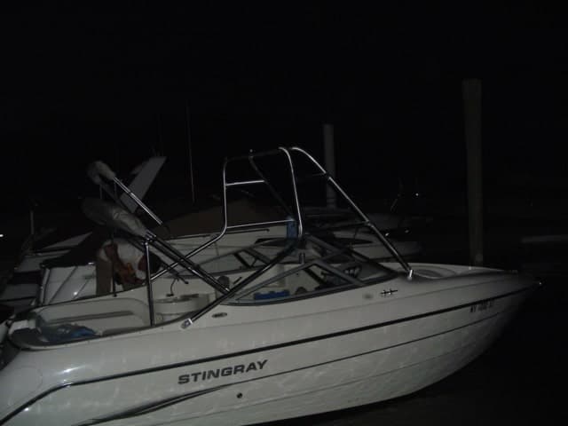 Stingray 240 LR Bowrider 2004 image 1