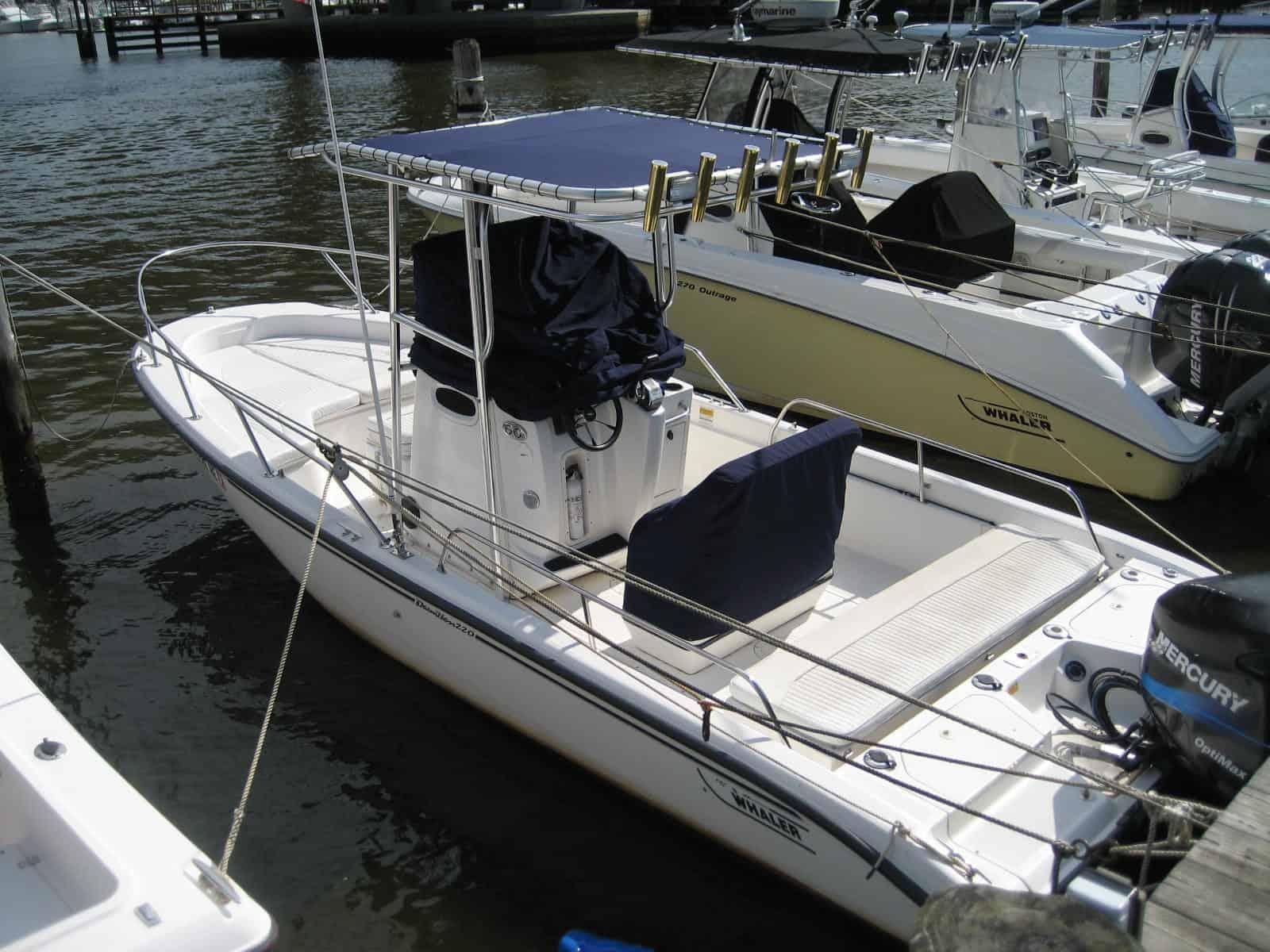 Boston Whaler 220 Dauntless T-Top 2000 image 1