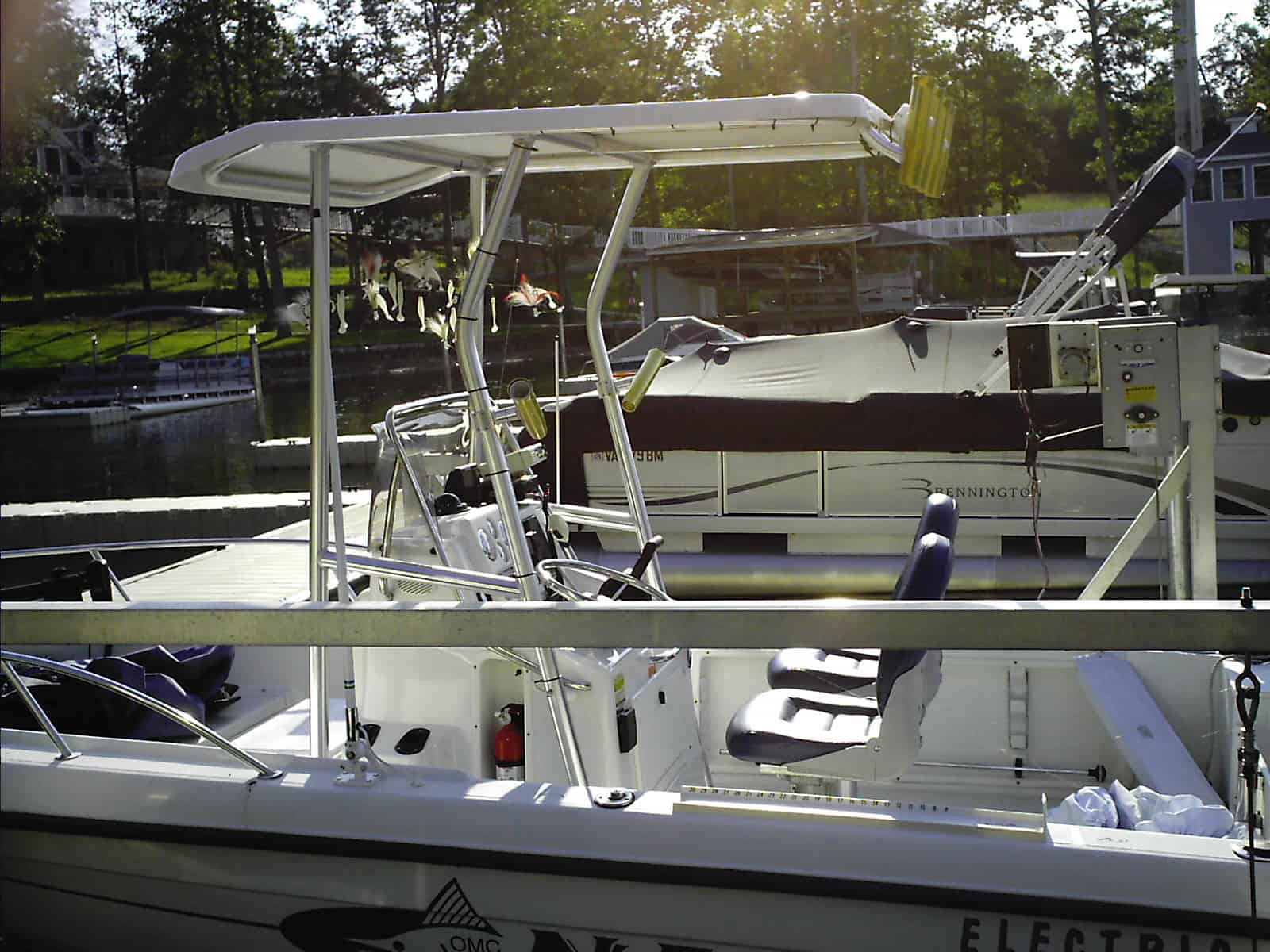Neptune 18 Sunbird T-Top image 1