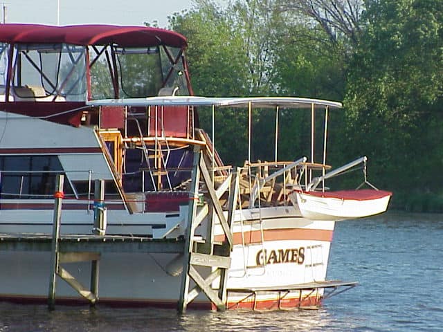 Bayliner Bodega Aft Deck Top image 1