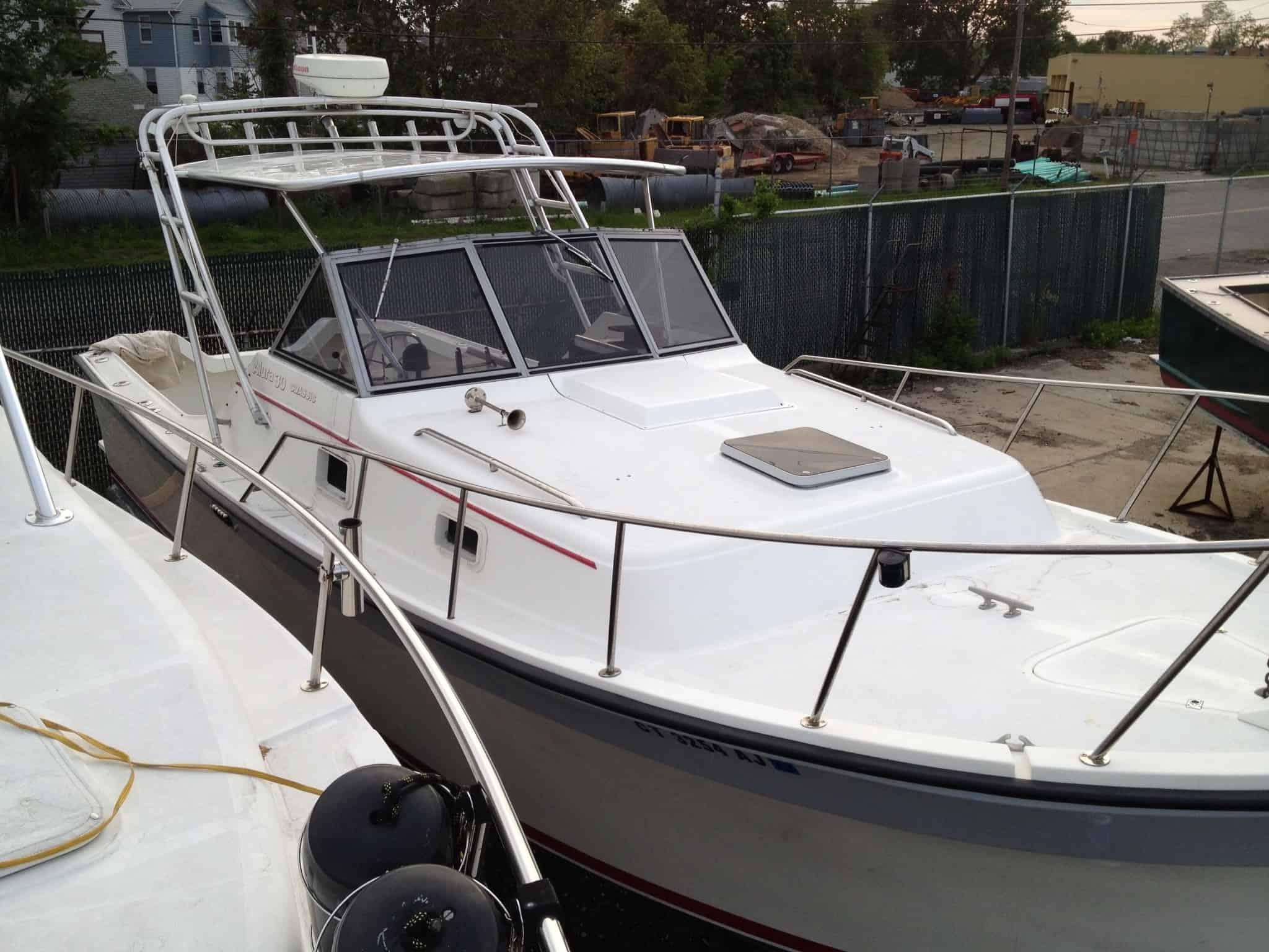 Luhrs 30 Top 1987 image 1