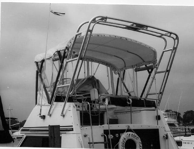 Trojan 30 Flybridge Sedan Arch 1979 image 1