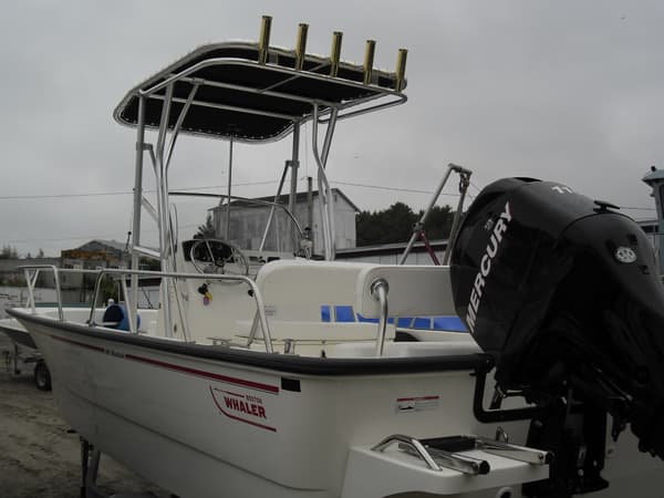 Boston Whaler 19 Outrage T-Top 2008 image 1