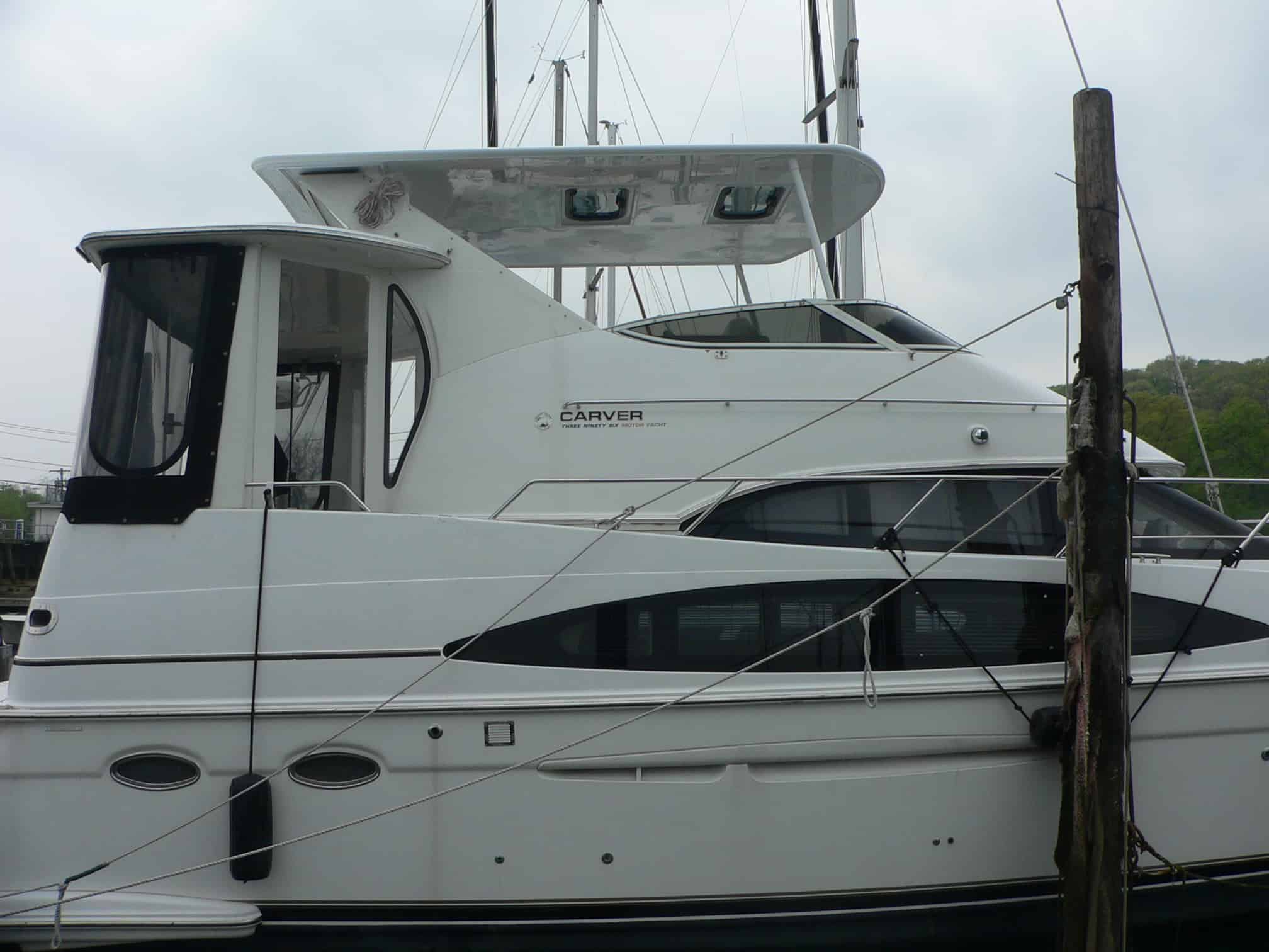 Carver 396 Motor Yacht Top 2000 image 1