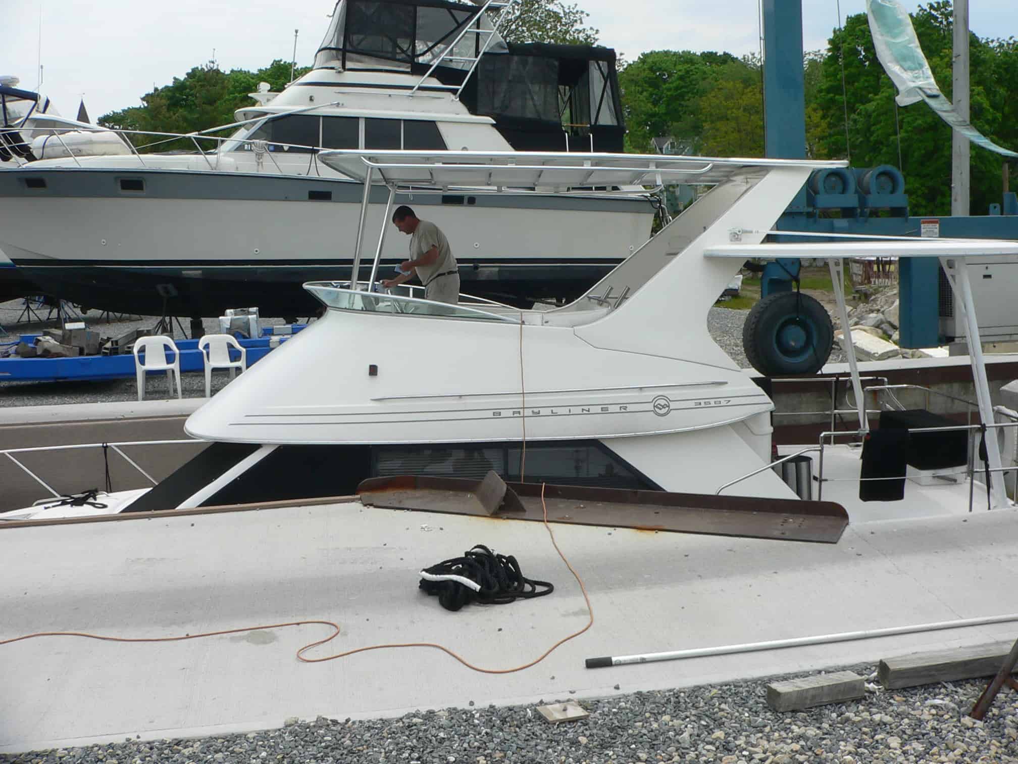 Bayliner 3587 Motor Yacht Top 1995 image 1