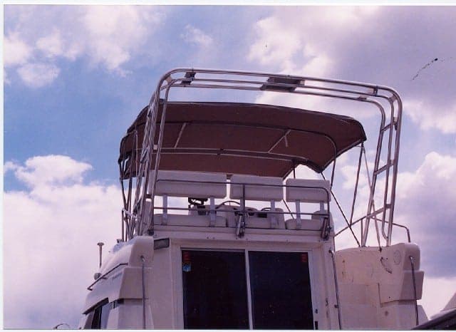 Silverton 351 Sedan Arch 1997 image 1