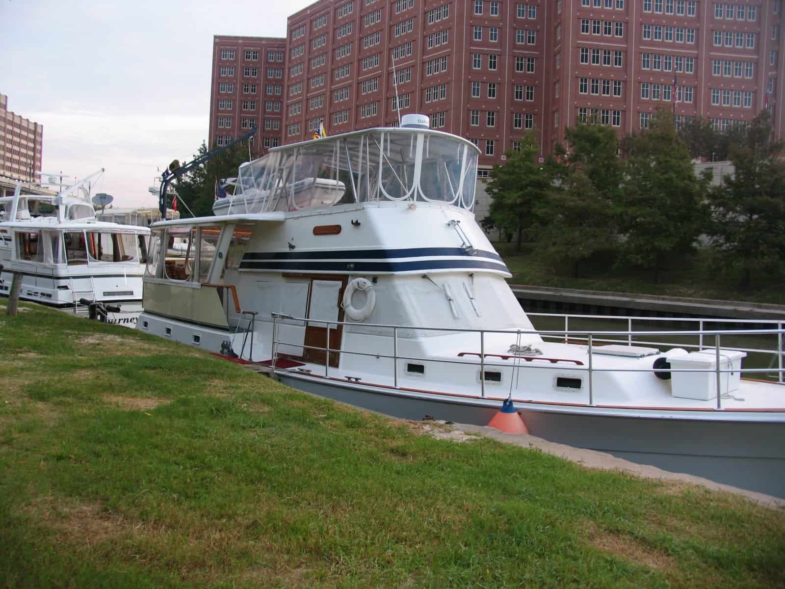 Gulfstar 44 Motor Yacht Top 1985 image 1