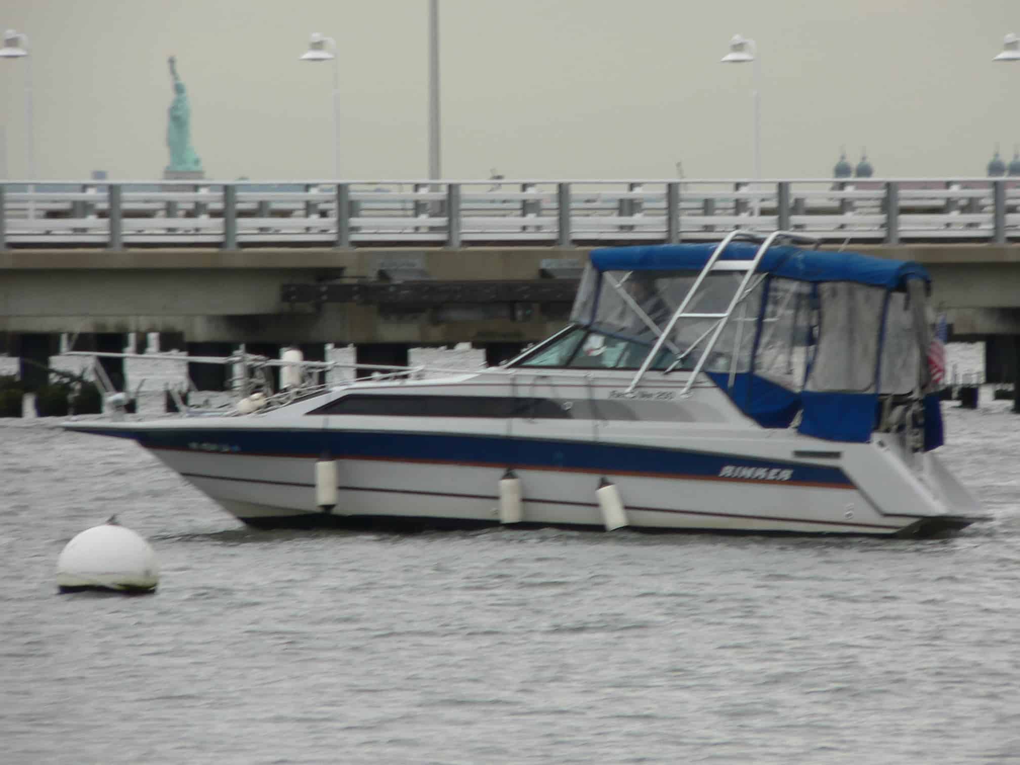 Rinker 250 Fiesta Vee Arch 1989 image 1