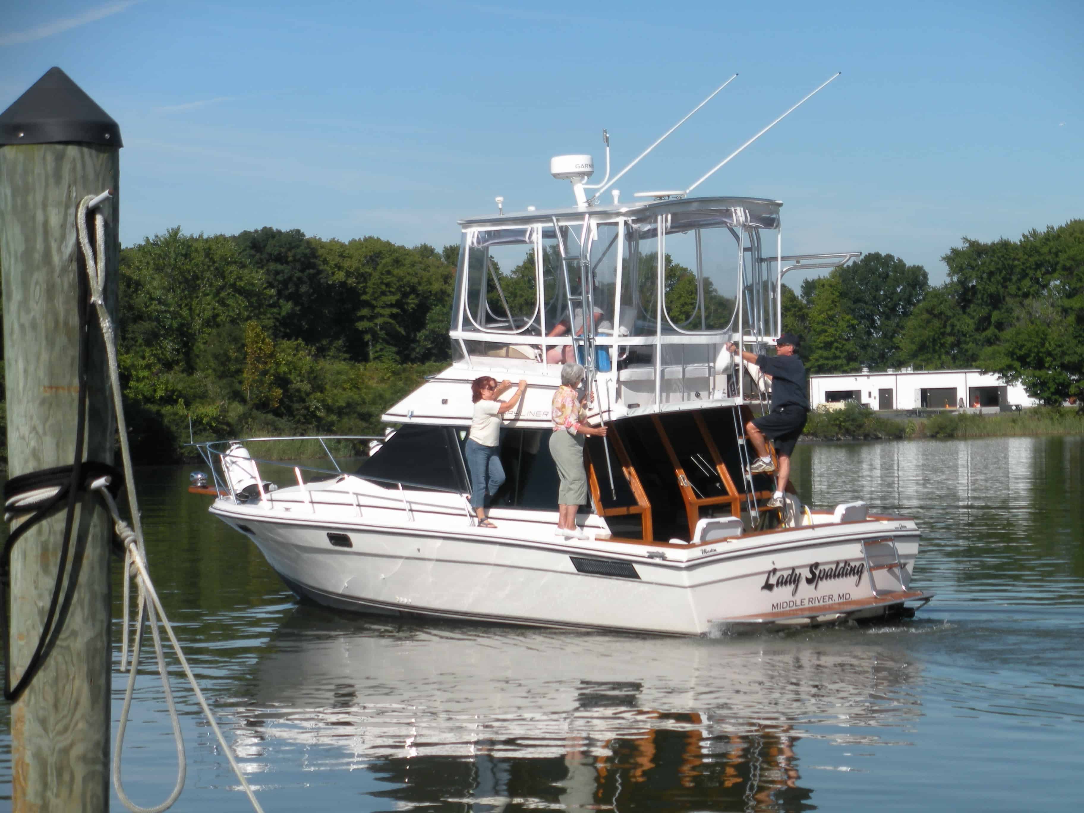 Bayliner 3270/3288 Motor Yacht Top 1980 image 1
