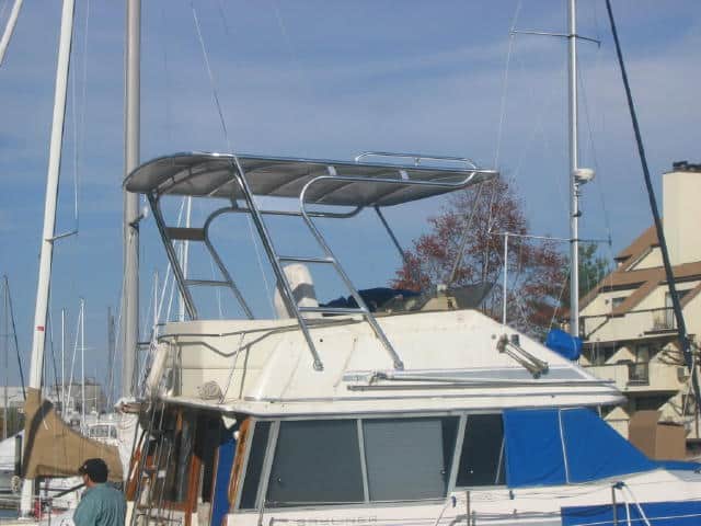 Bayliner 3870/3888 Motor Yacht Top 1983 image 1