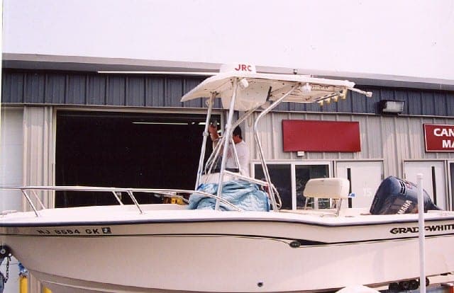 Grady White Center Console T-Top 2001 image 1