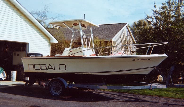 Robalo T-Top image 1