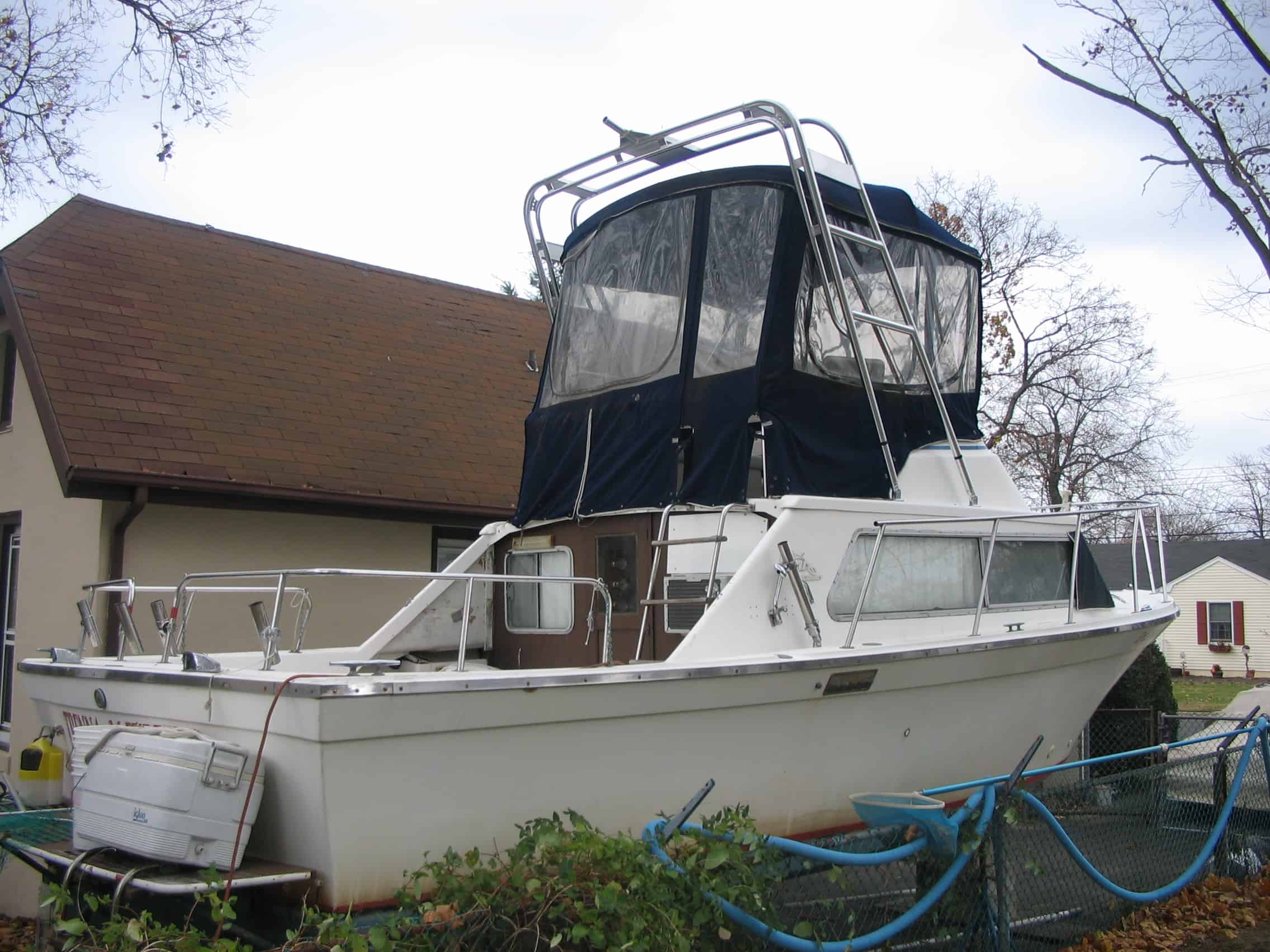Luhrs 28 Flybridge Arch 1976 image 1
