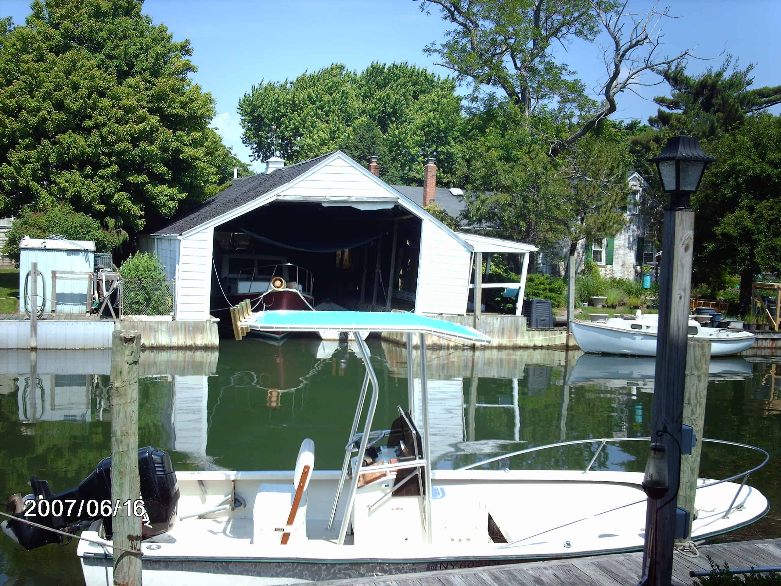 Robalo 19 T-Top image 1