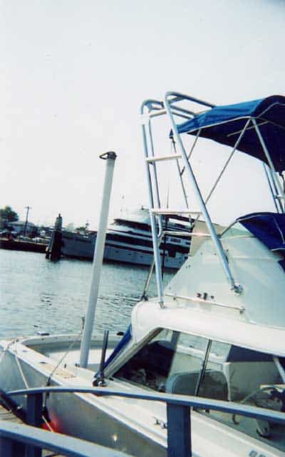 Bertram 25 Flybridge Arch 1960 image 1