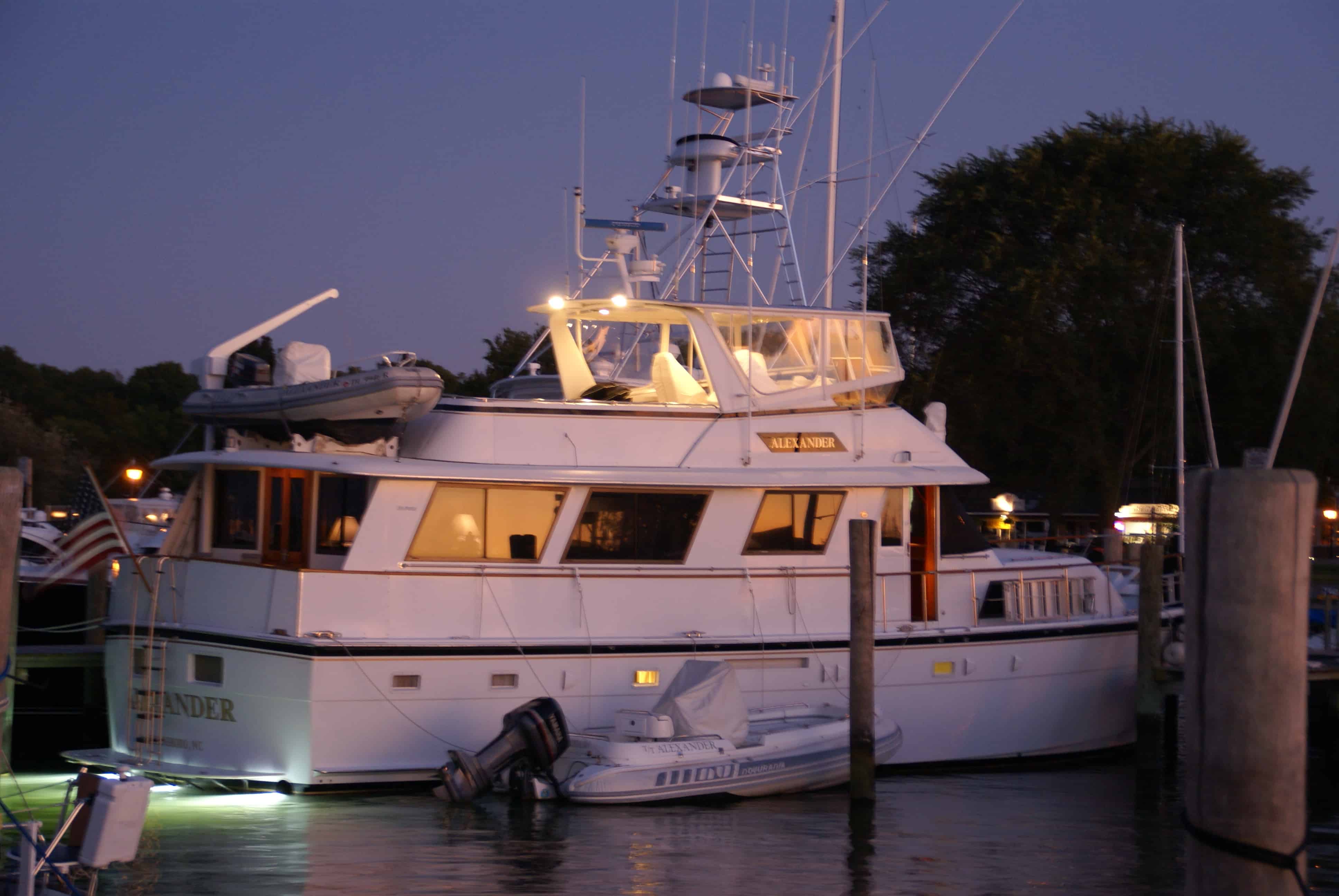 Hattaras 61 Motor Yacht Top 1981 image 1