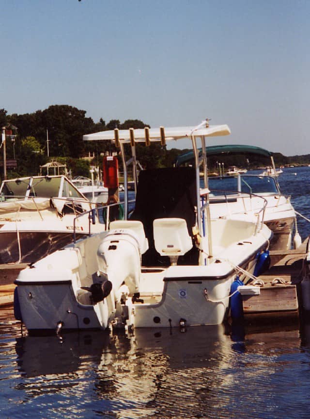Hydra Sports 212 Center Console T-Top 2000 image 1